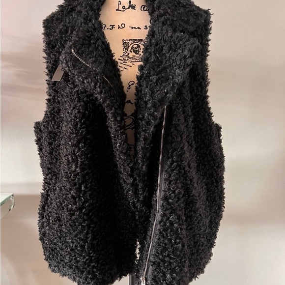 Womens INC vest - Picture 2 of 6